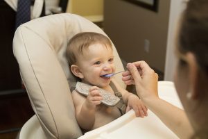 baby_high_chair_spoon_food_smiling